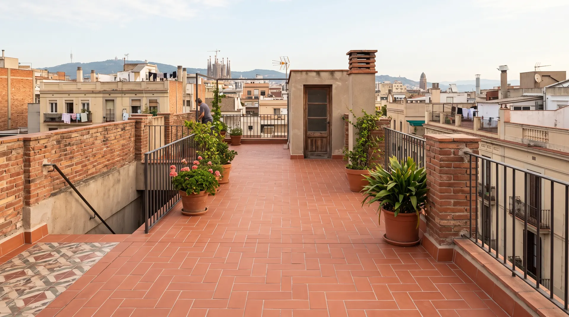 Terraza de ático en Barcelona recién impermeabilizada